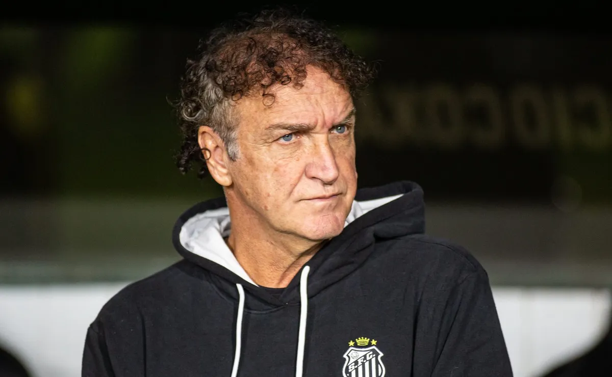 Santos lidera número de cartões amarelos no Brasileirão com Cuca e comparação com rivais chama atenção