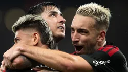 - Carrascal jogador do Flamengo comemora seu gol com Leo Ortiz jogador da sua equipe durante partida contra o Cruzeiro