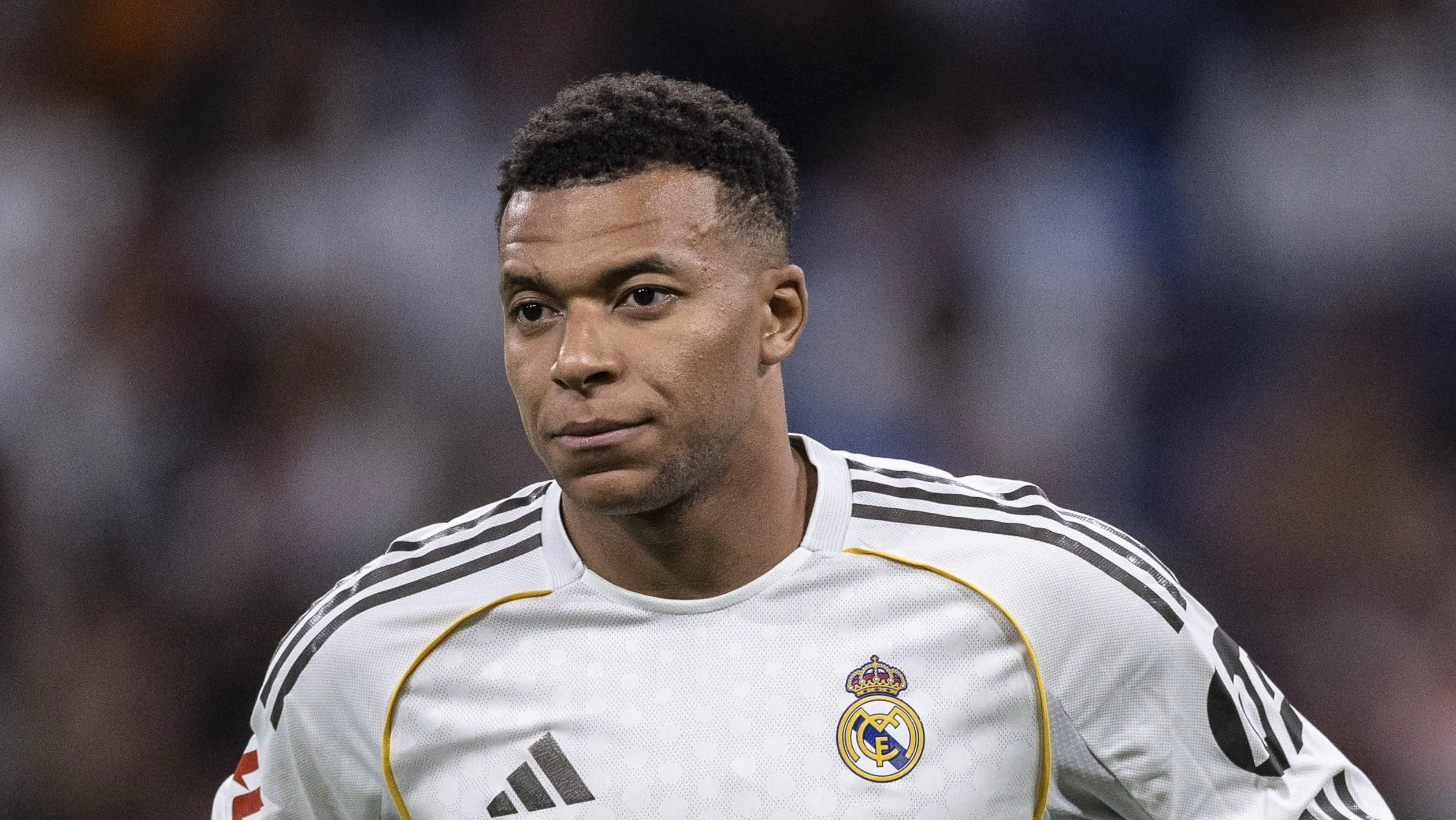 Mbappé arruma treta. Foto: IMAGO / Sports Press Photo