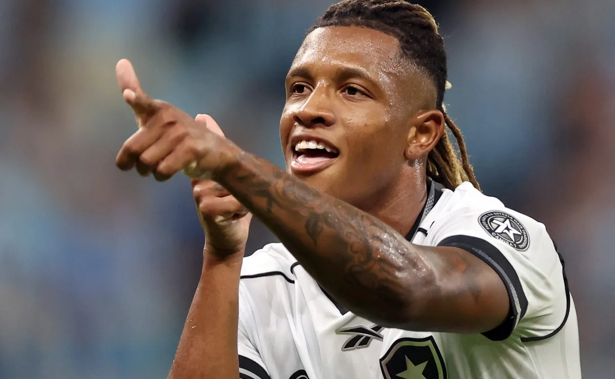 Danilo manda recado e nega ansiedade para convocação de Ancelotti
