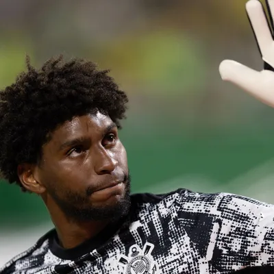 Corinthians tem acordo para vender Hugo Souza