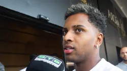 Rodrygo durante entrevista pela Seleção.