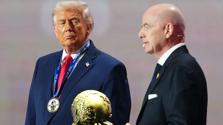 Trump e Infantino durante sorteio para a a Copa do Mundo - (Photo by Jia Haocheng - Pool/Getty Images)
