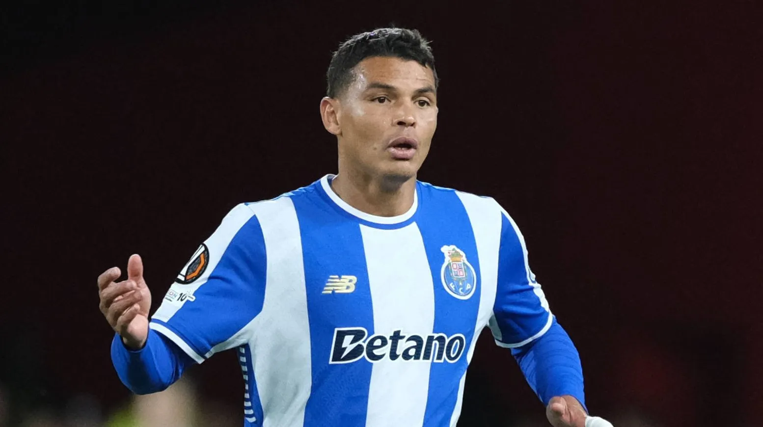 Thiago Silva, zagueiro.
