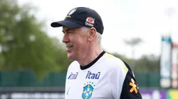 Ancelotti durante treino da Seleção