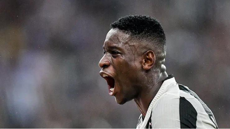 Luiz Henrique durante partida pelo Botafogo, clube que ele defendeu anteriormente.