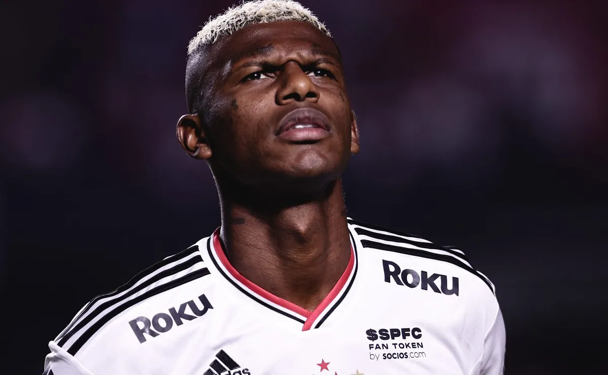 Dorival Júnior perguntou sobre Arboleda e zagueiro pode ser reintegrado