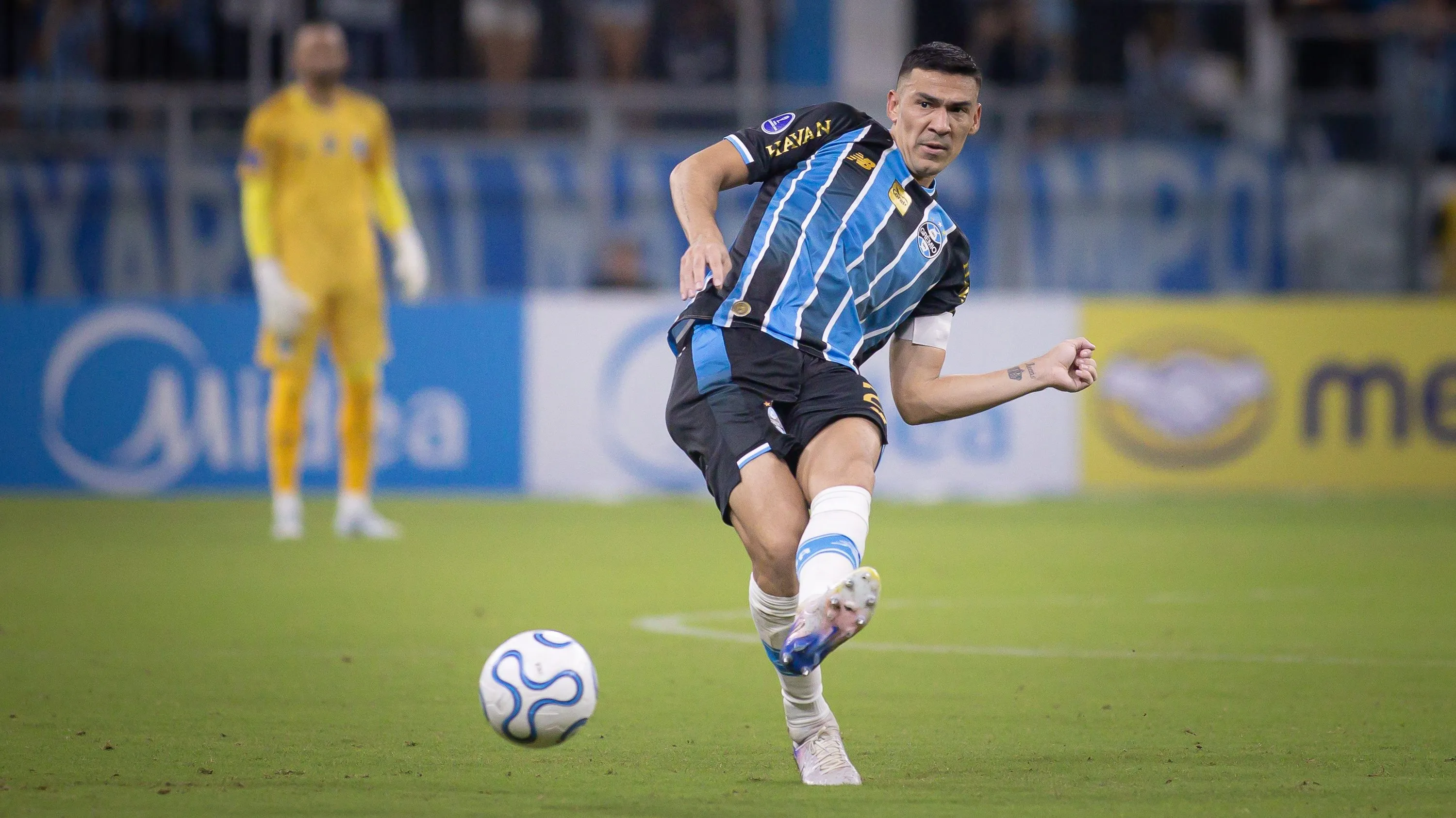 Fabian Balbuena jogador do Gremio durante partida contra o Deportivo Riestra no estadio Arena do Gremio pelo campeonato Copa Sul-Americana 2026. Foto: Maxi Franzoi/AGIF
