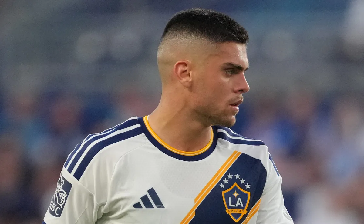 LA Galaxy trava investida do Cruzeiro por Gabriel Pec