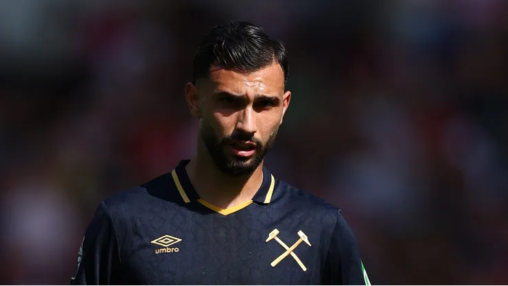 BRENTFORD, ENGLAND - MAY 02: Valentin Castellanos of West Ham United looks on during the Premier League match between Brentford Taty Castellanos, atacante do West Ham - Foto: Clive Rose/Getty Images