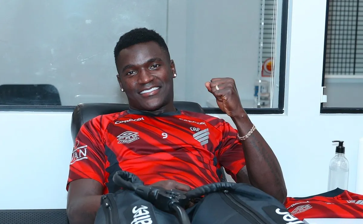 Kevin Viveros cita Copa do Mundo como motivação extra antes de Athletico x Flamengo no Brasileirão