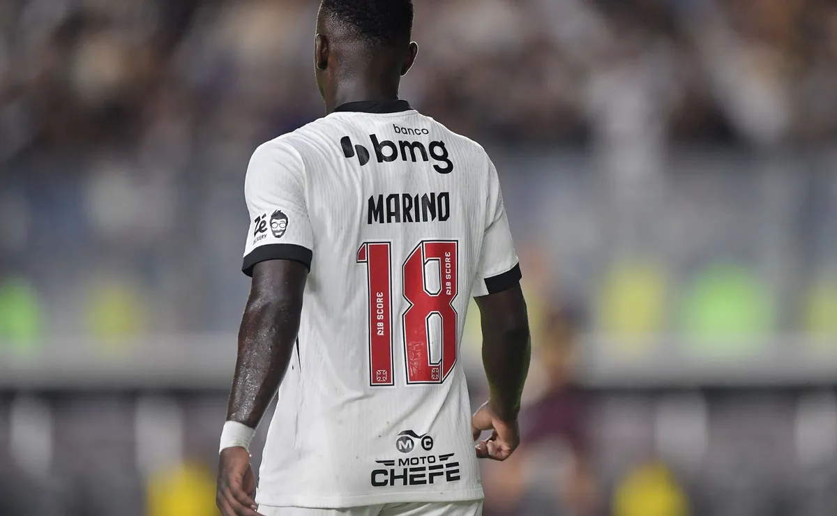 Hinestroza recebe chance no Vasco e pode se firmar contra rival decisivo