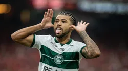 Ronier durante partida do Coxa contra o CAP