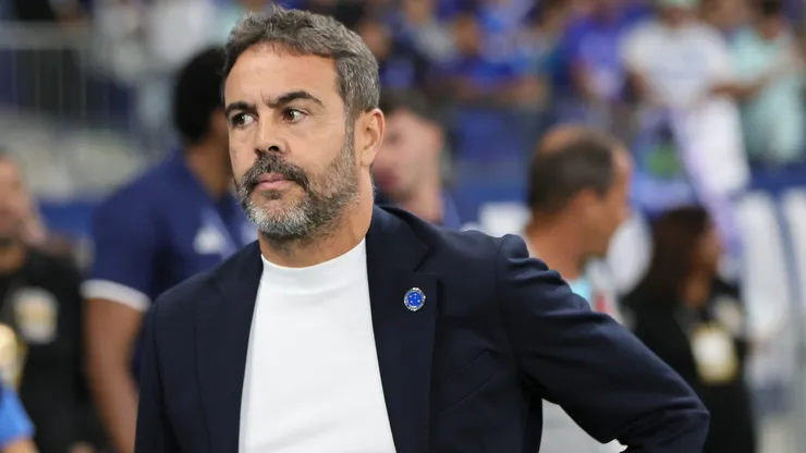Artur Jorge técnico do Cruzeiro durante partida contra o Goiás. Foto: Gilson Lobo/AGIF