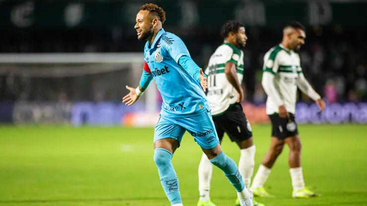 Neymar Jr jogador do Santos durante partida contra o Coritiba no estádio Couto Pereira. Foto: Luis Garcia/AGIF