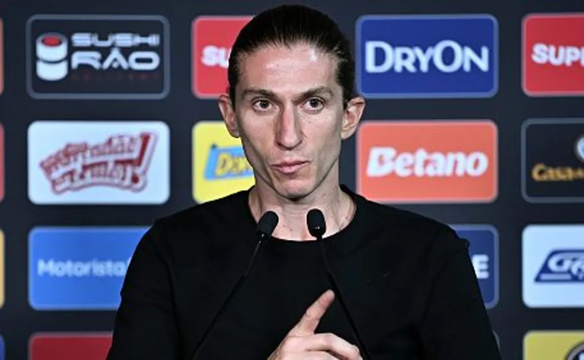 Filipe Luís entra na mira do Bayer Leverkusen após sondagens europeias