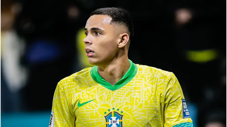 Vanderson em partida pela seleção