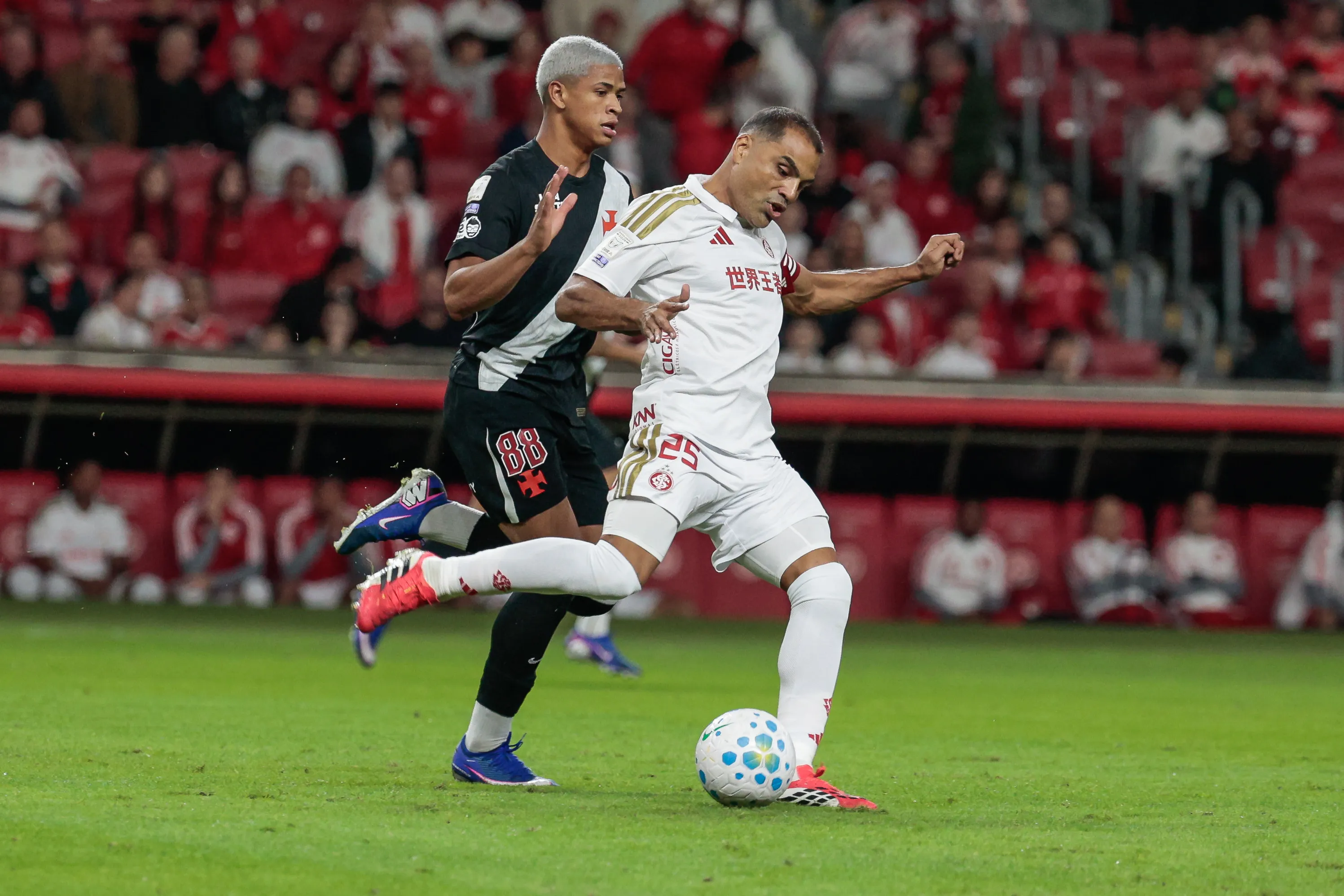 RS – PORTO ALEGRE – 16/05/2026 – BRASILEIRO A 2026, INTERNACIONAL X VASCO – Gabriel Mercado jogador do Internacional durante partida contra o Vasco no estadio Beira-Rio pelo campeonato Brasileiro A 2026. Foto: Luiz Erbes/AGIF