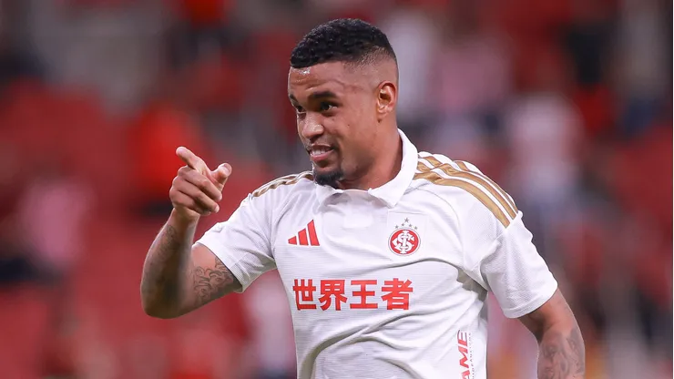 Alerrandro em campo pelo Inter. Foto: Maxi Franzoi/AGIF