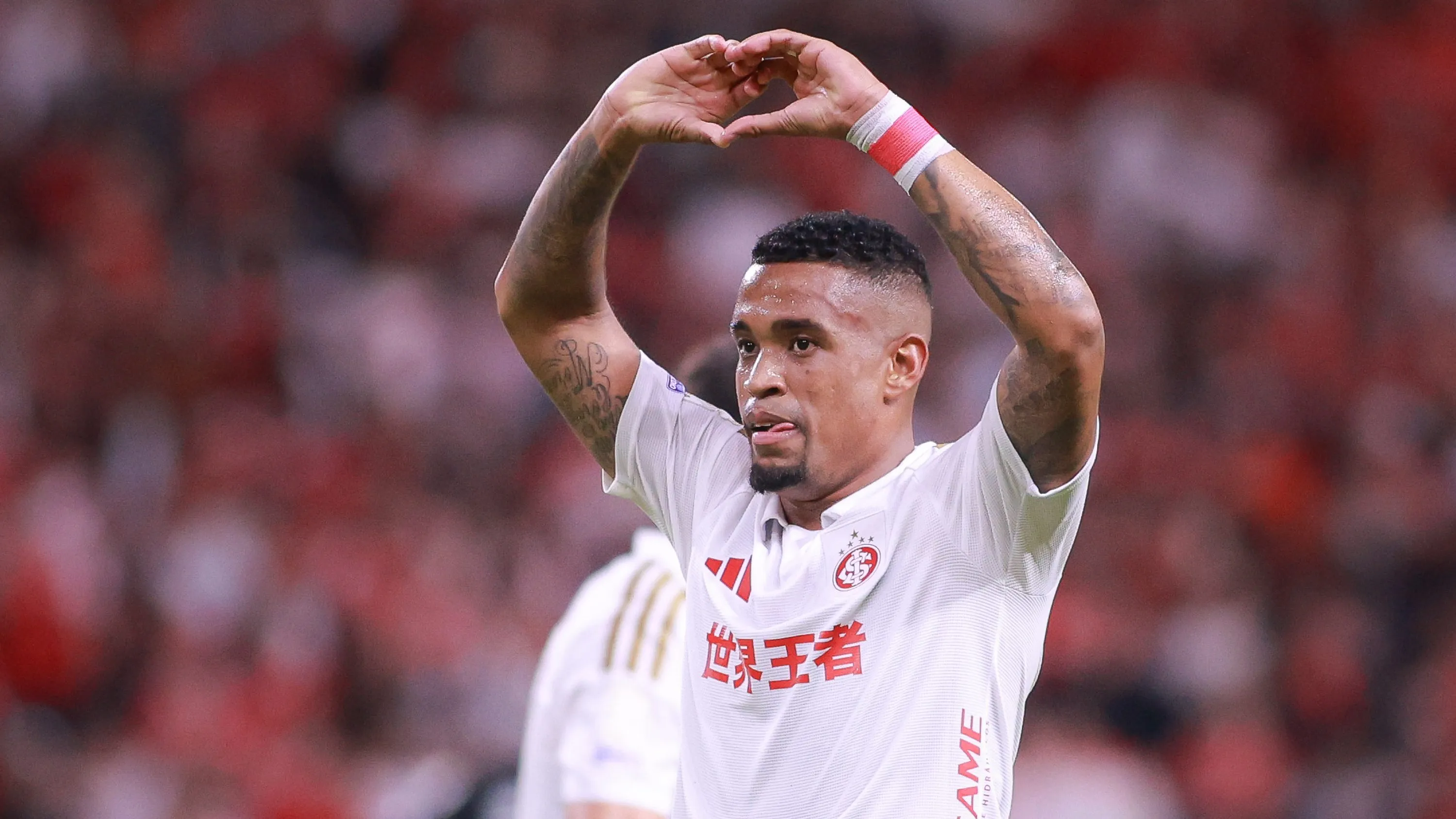 Alerrandro comemorando gol pelo Inter. Foto: Maxi Franzoi/AGIF