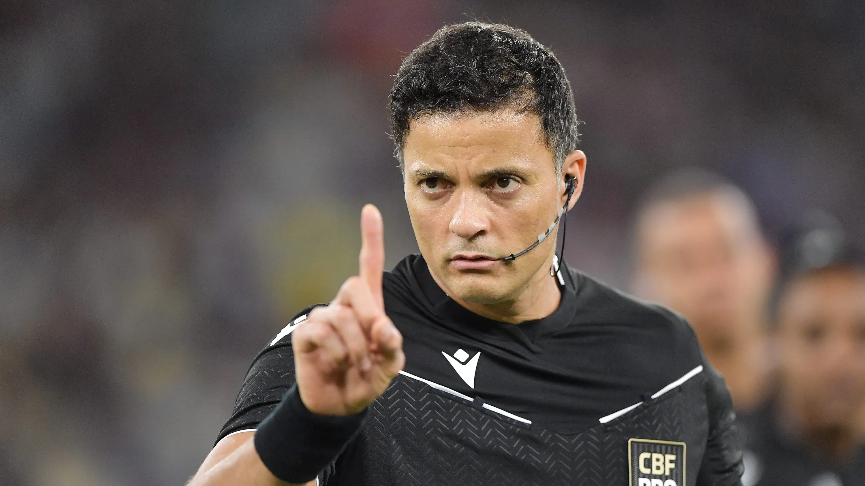 Savio Pereira foi o árbitro da partida