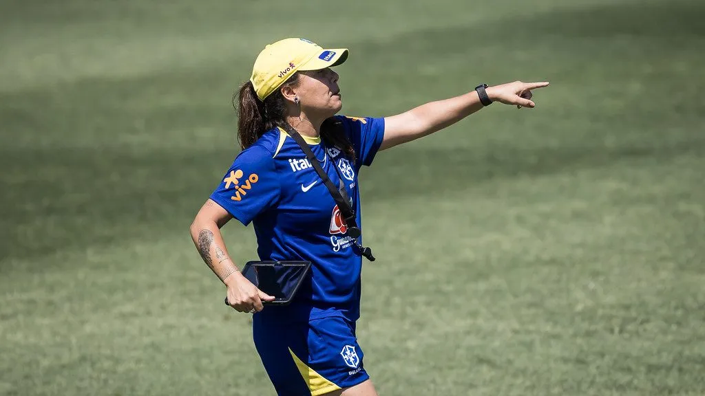 Treinadora Camilla Orlando da Seleção Feminina Sub-20