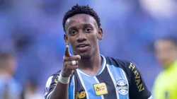 Mec comemorando gol na Arena diante do Coxa