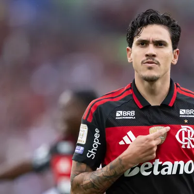 Flamengo encara Athletico-PR com disputa entre artilheiros do Brasileirão