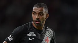 Paulo Henrique durante partida ainda do estadual