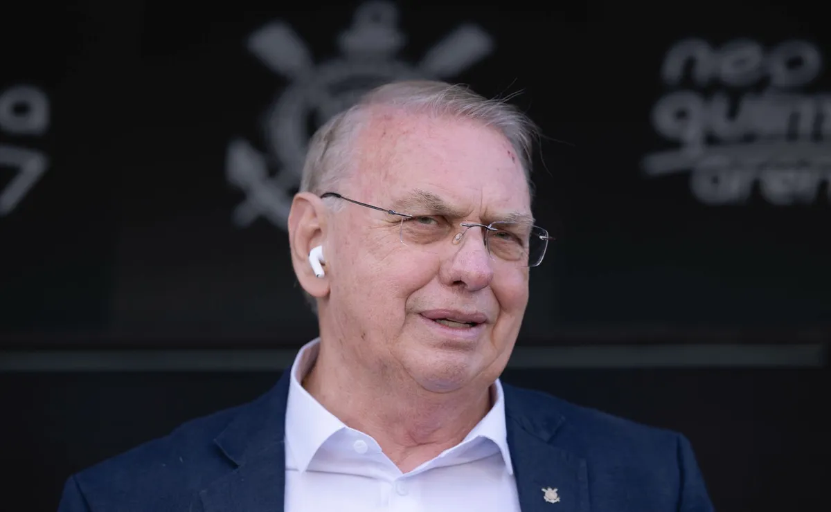 Presidente do Corinthians abre o jogo sobre meta de vendas e tenta evitar perdas no elenco