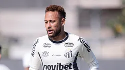 Neymar durante treino do Santos ontem (16)