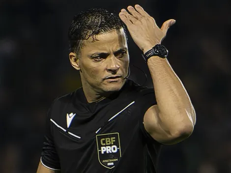 Sávio Pereira Sampaio explica cartão aplicado a Artur Jorge