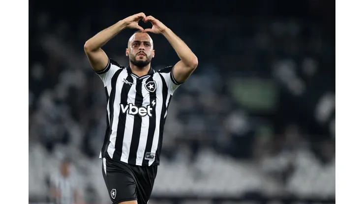 RJ - RIO DE JANEIRO - 01/04/2026 - BRASILEIRO A 2026, BOTAFOGO X MIRASSOL - Arthur Cabral jogador do Botafogo comemora seu gol durante partida contra o Mirassol no estadio Engenhao pelo campeonato Brasileiro A 2026. Foto: Jorge Rodrigues/AGIF