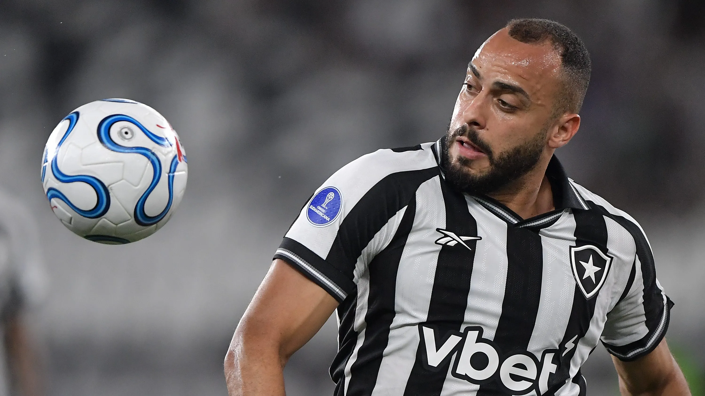 Arthur Cabral jogador do Botafogo durante partida contra o Racing. Foto: Thiago Ribeiro/AGIF