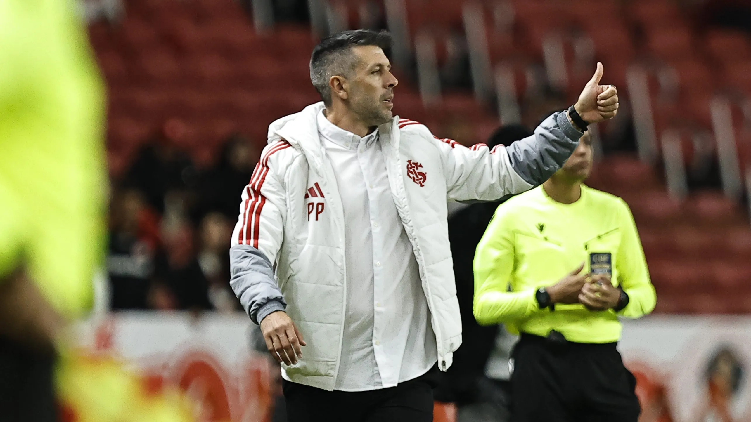 Paulo Pezzolano tecnico do Internacional durante partida contra o Vasco no estadio Beira-Rio pelo campeonato Brasileiro A 2026. Foto: Roberto Vinicius/AGIF