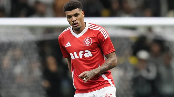 Juninho jogador do Internacional durante partida contra o Atletico-MG no estadio Arena MRV pelo campeonato Brasileiro A 2025. Foto: Gilson Lobo/AGIF