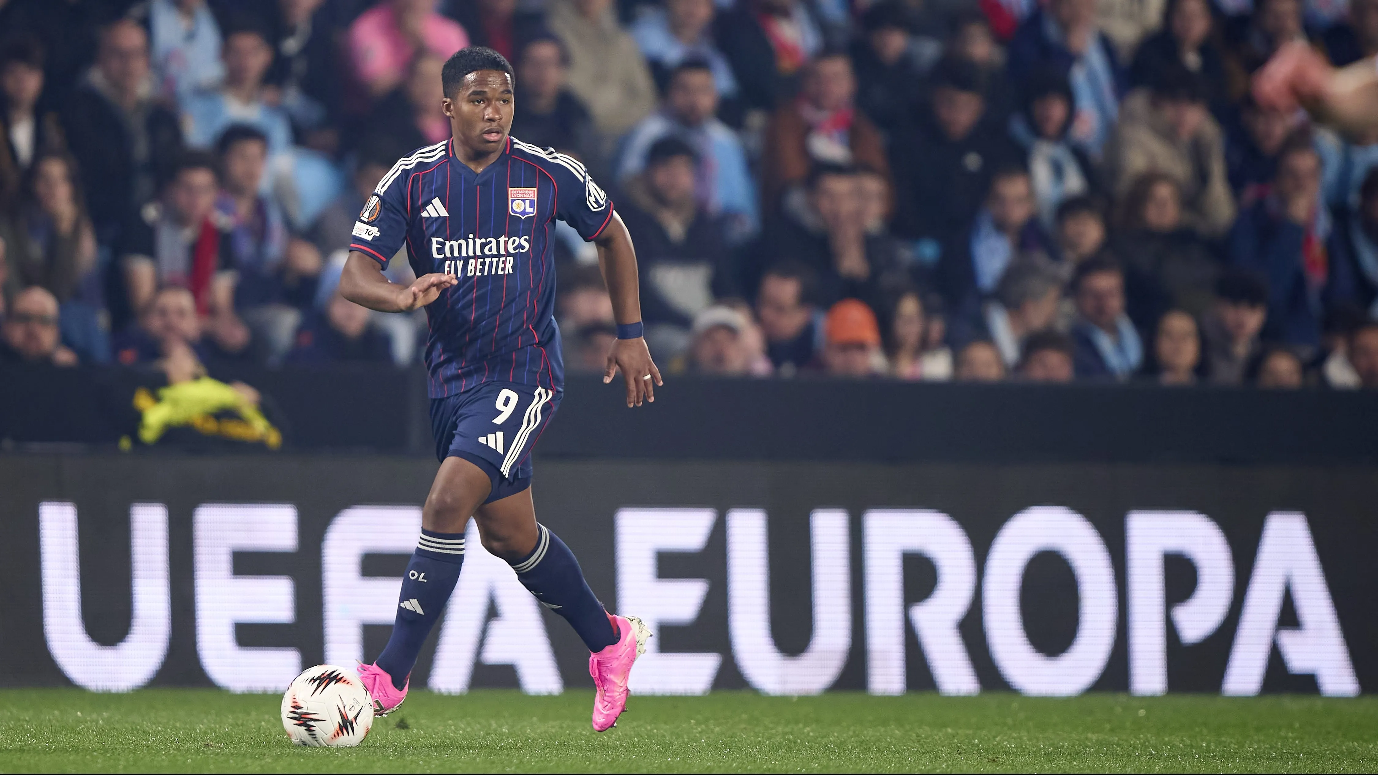 Endrick pelo Lyon. (Photo by Jose Manuel Alvarez Rey/Getty Images)