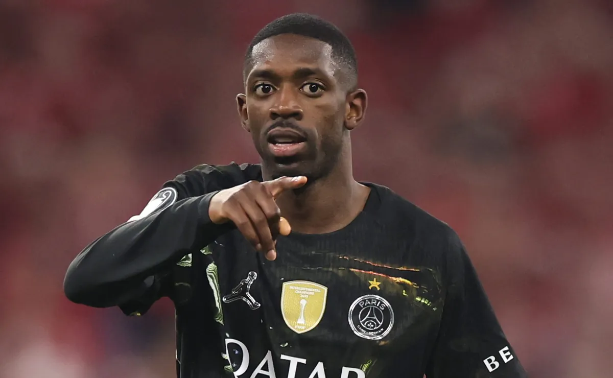 Dembélé deixa jogo do PSG após sentir lesão antes da Copa