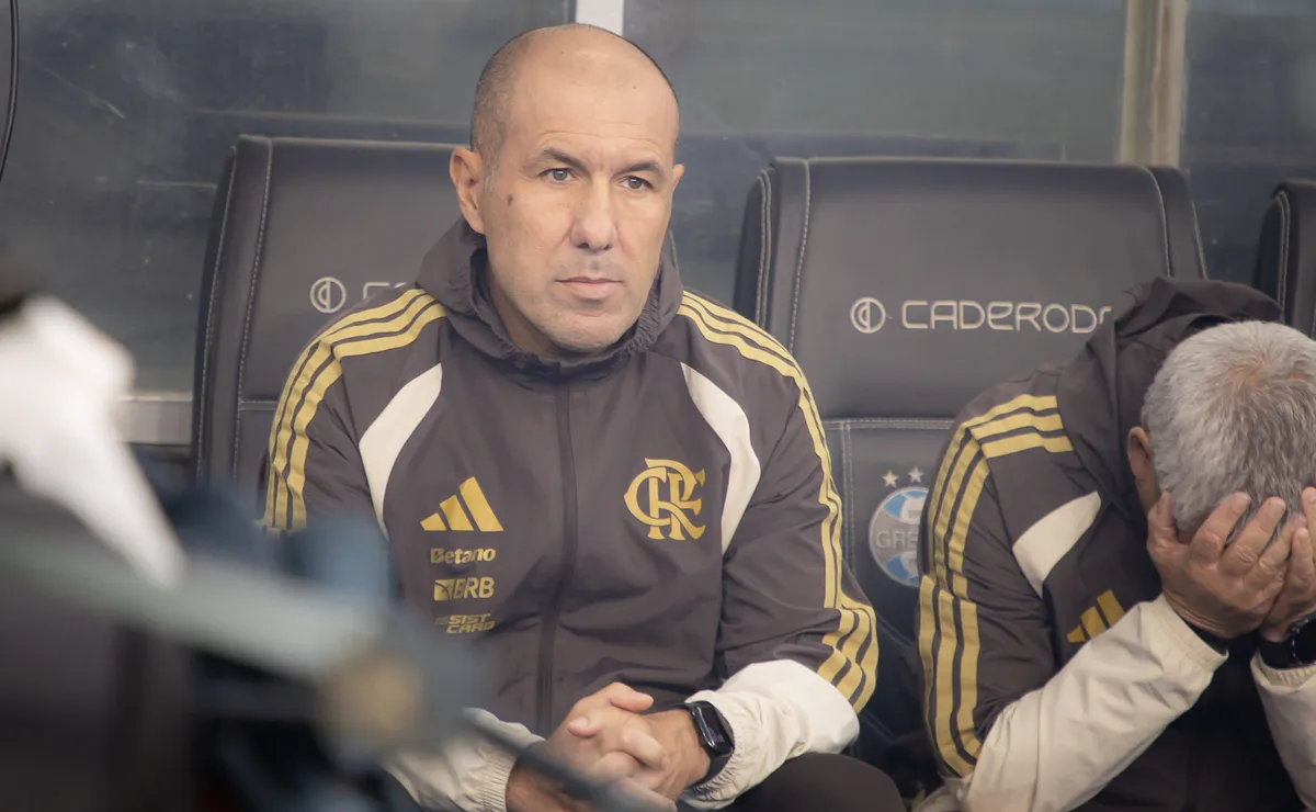 Com Paquetá e Léo Ortiz improvisado no meio, Flamengo está escalado para enfrentar o Athletico-PR
