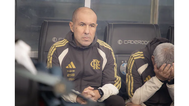 RS - PORTO ALEGRE - 10/05/2026 - BRASILEIRO A 2026, GREMIO X FLAMENGO - Leonardo Jardim tecnico do Flamengo durante partida contra o Gremio no estadio Arena do Gremio pelo campeonato Brasileiro A 2026. Foto: Maxi Franzoi/AGIF
