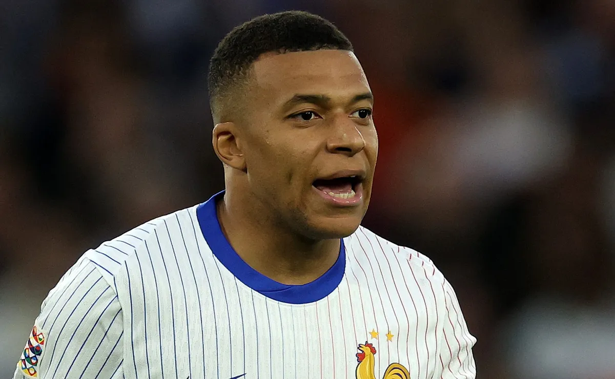 Didier Deschamps tranquiliza os franceses após ligação com Kylian Mbappé antes da Copa do Mundo