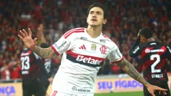 Pedro jogador do Flamengo comemora seu gol durante partida contra o Athletico-PR. Foto: Gabriel Machado/AGIF