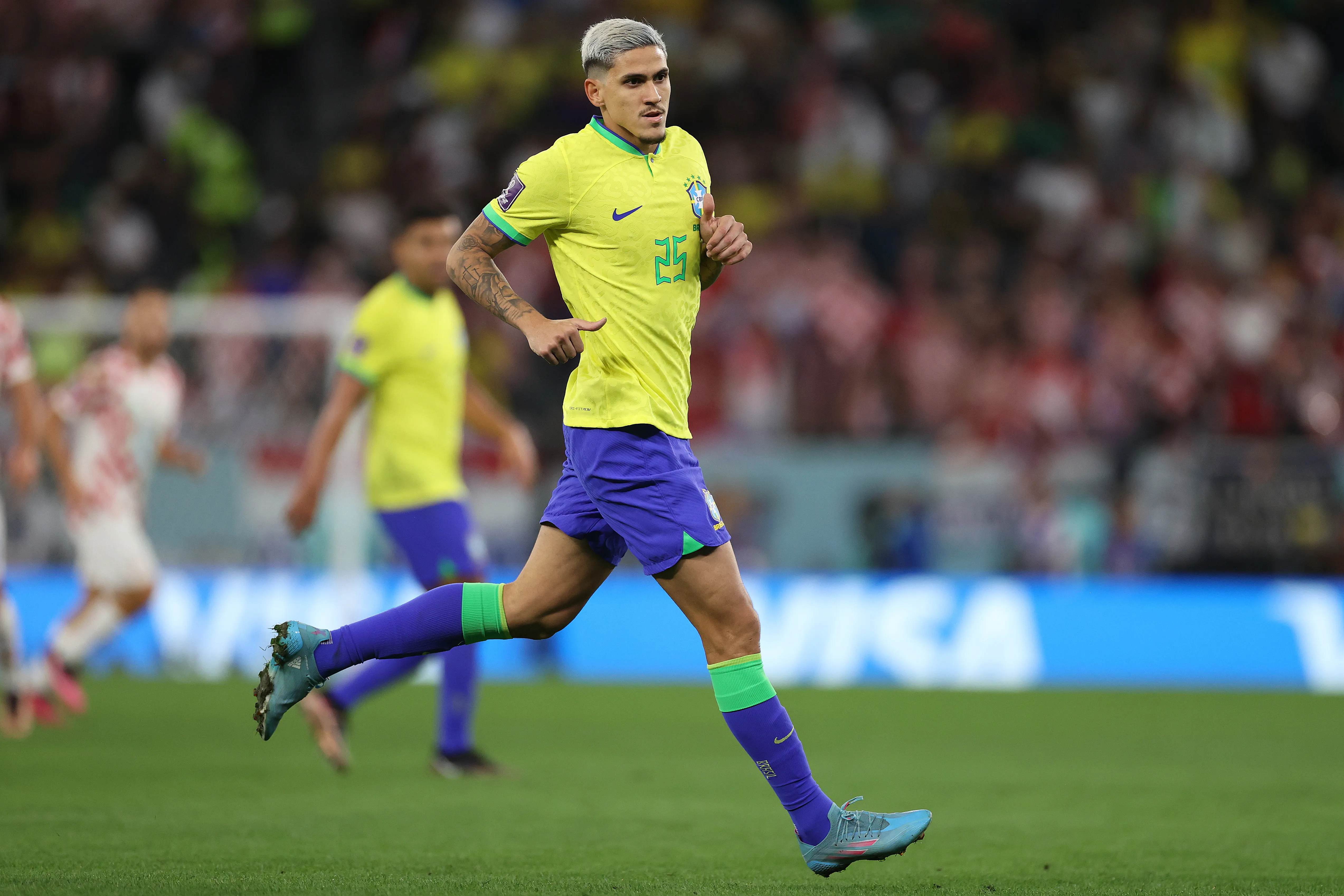 Pedro atuando pela Seleção Brasileira contra a Croácia na Copa do Mundo de  2022. (Photo by Michael Steele/Getty Images)