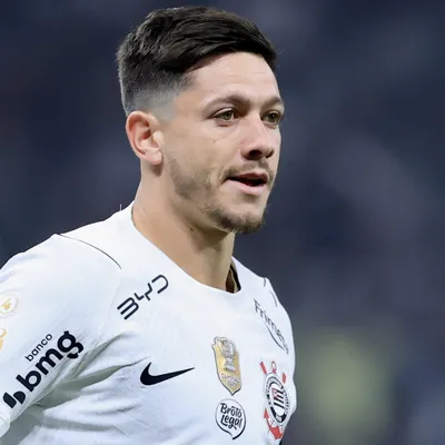 Garro concorda com Diniz sobre gramado do Botafogo
