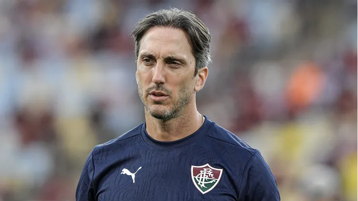 Luis Zubeldia tecnico do Fluminense durante partida contra o Flamengo no estadio Maracana pelo campeonato Brasileiro A 2026.