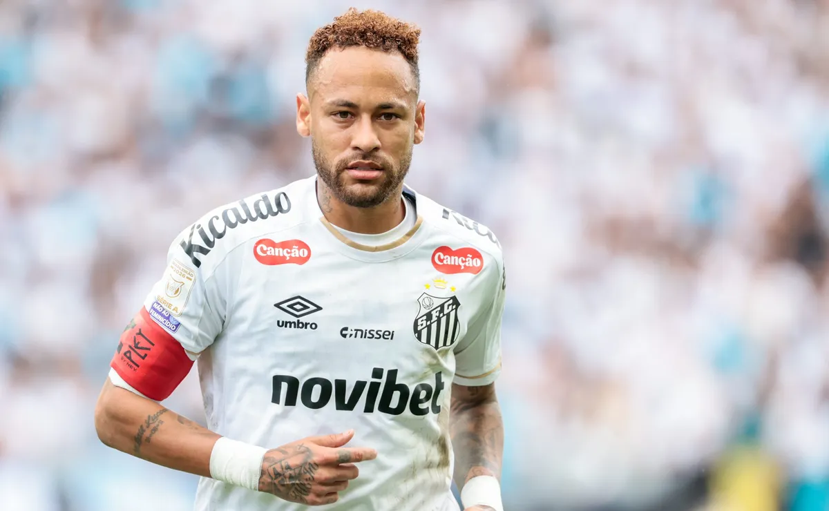 Neymar chega para Copa do Mundo após sequência pelo Santos; veja números