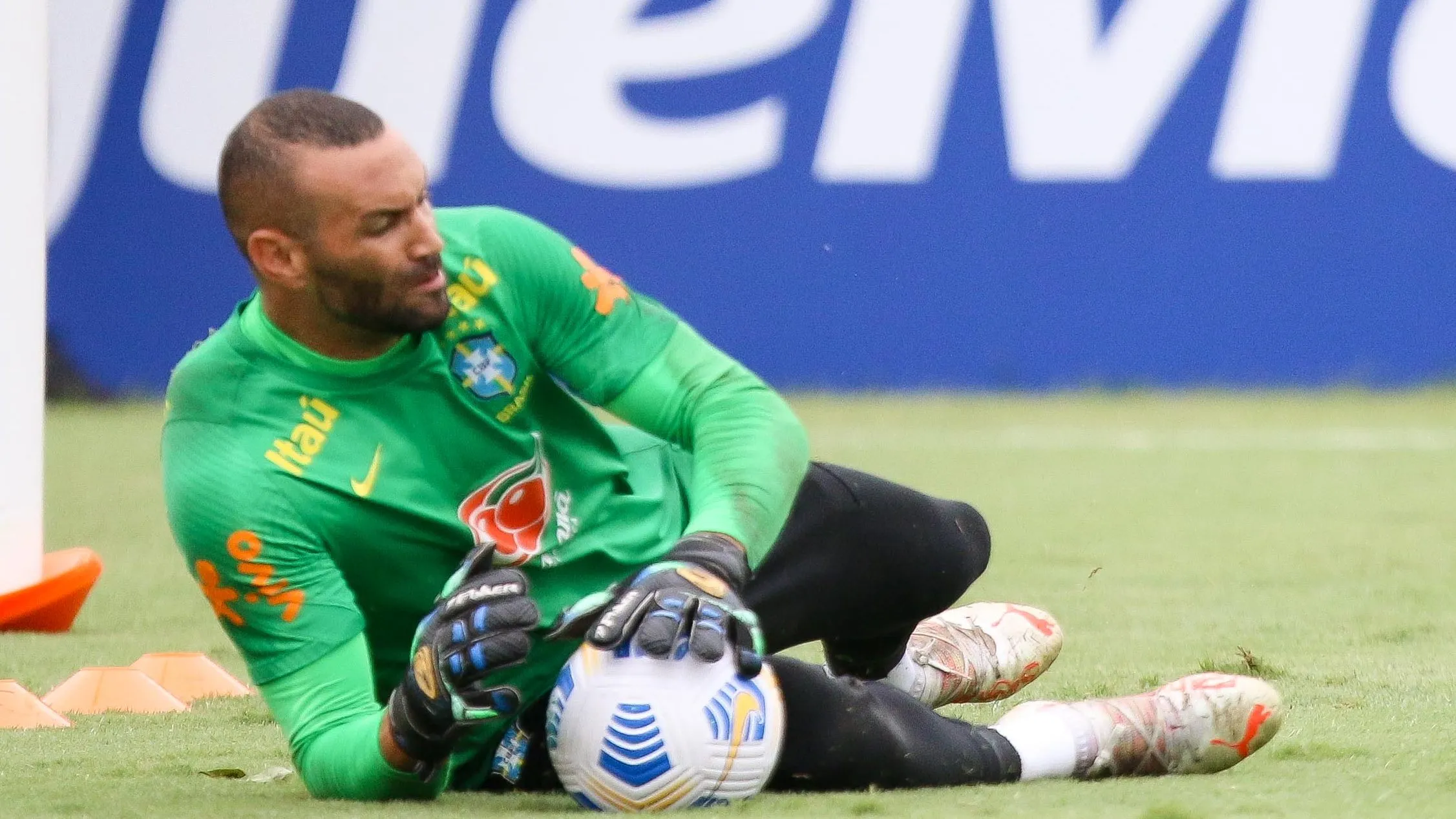 Weverton durante treino da Seleção em 2022. Foto: Fernando Moreno/AGIF