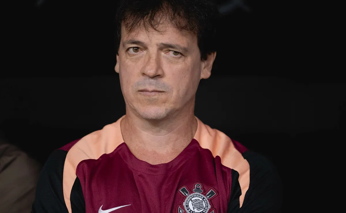 Fernando Diniz volta a pedir Hugo Souza na Copa do Mundo e faz apelo