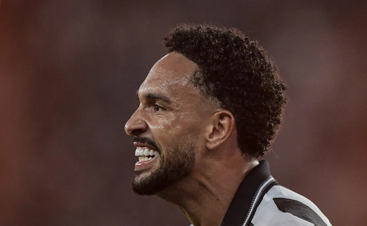 Palmeiras mira contratação de Vitinho, do Botafogo, e tem concorrência do Cruzeiro e da Alemanha
