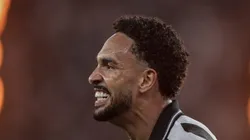 Vitinho durante jogo do Fogão no Nilton Santos.